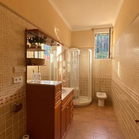 Bamboo With Mountain Views And Lots Of Natural Light Çiftlik konaklama