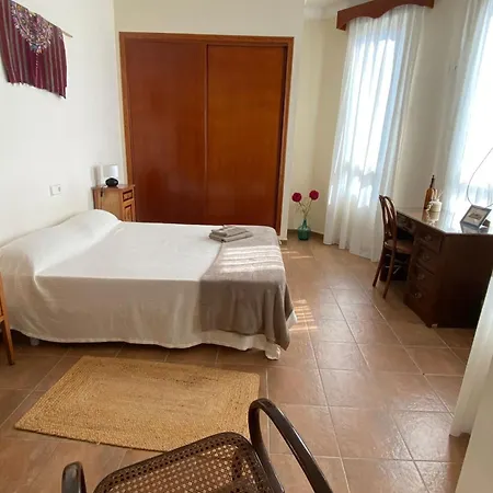 Bamboo With Mountain Views And Lots Of Natural Light 农家乐 *