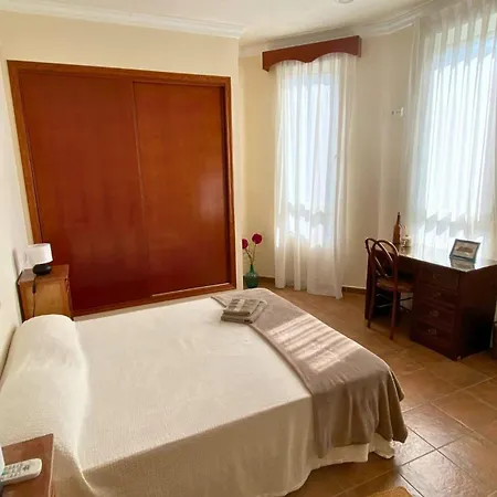 Bamboo With Mountain Views And Lots Of Natural Light * 阿尔兹拉